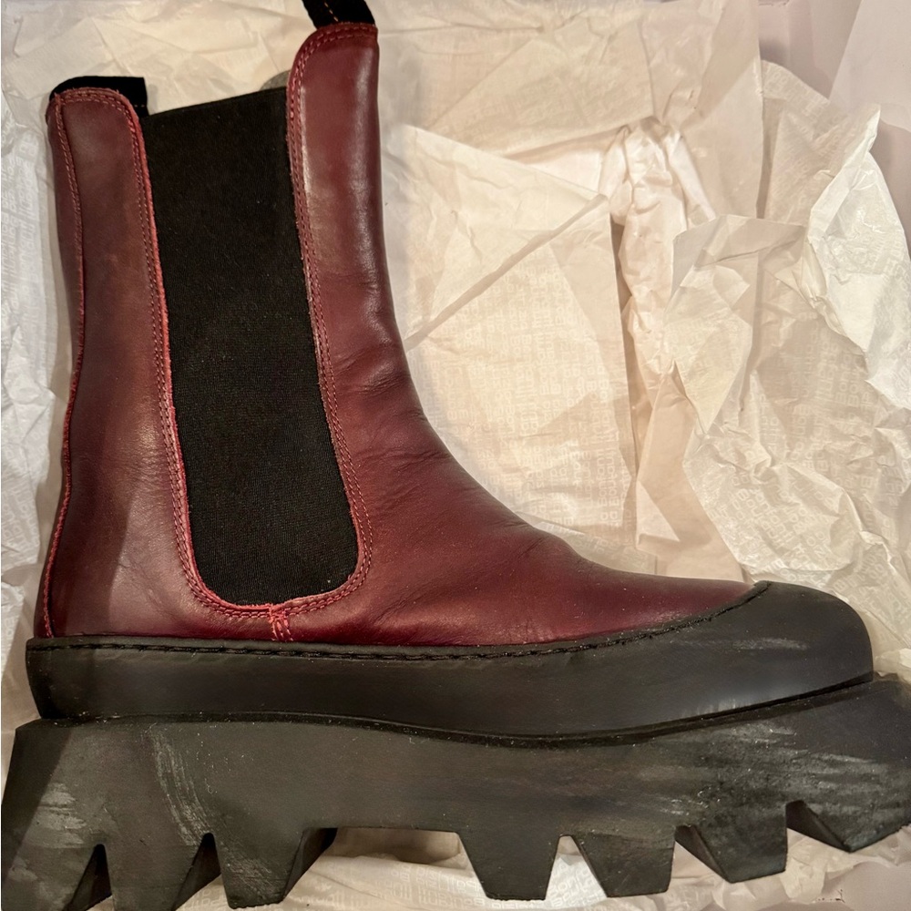 Stylish Burgundy Ankle Boots - Picture 6 of 11